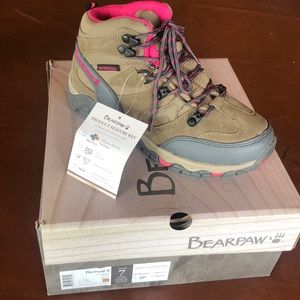BEARPAW hiking boots